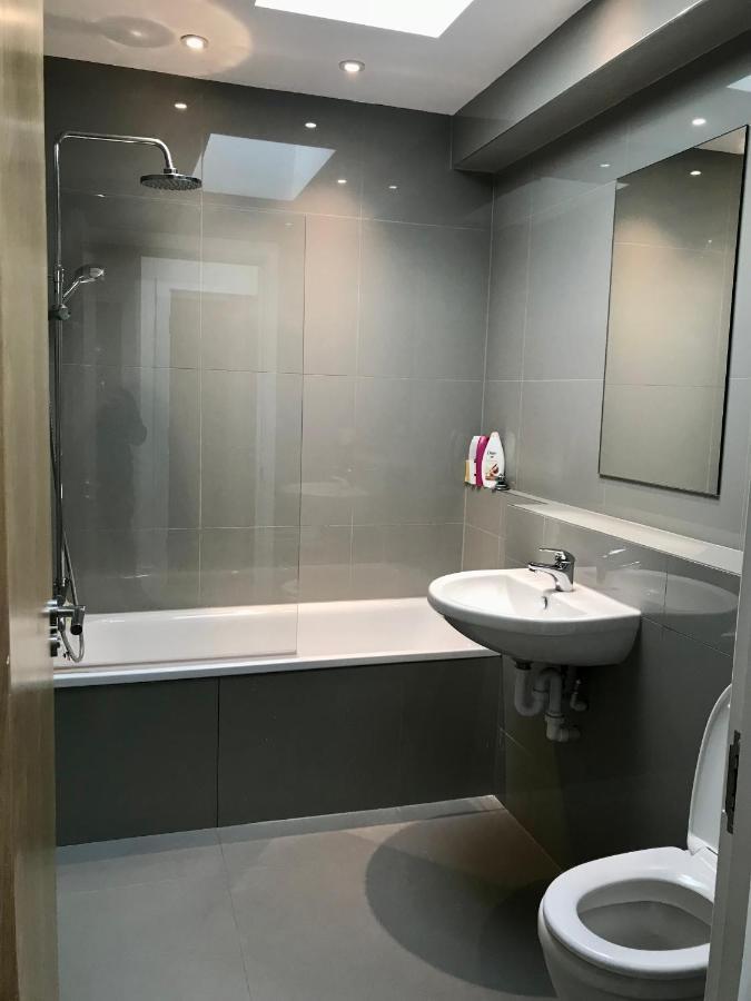 2 Bedroom 2 Bathroom Apartment 8 Including Free Parking Bromley kerület Kültér fotó