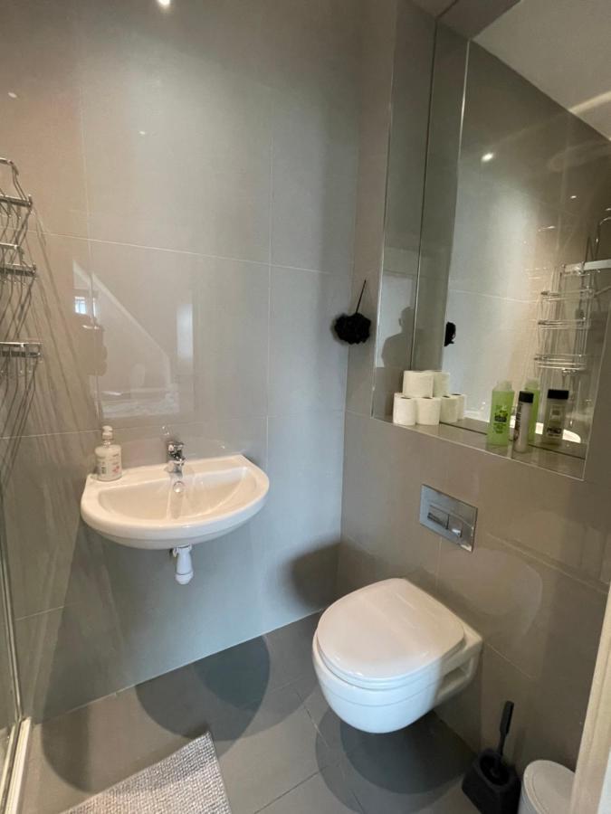 2 Bedroom 2 Bathroom Apartment 8 Including Free Parking Bromley kerület Kültér fotó